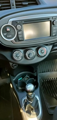 Toyota Yaris cena 35000 przebieg: 103000, rok produkcji 2013 z Pińczów małe 232